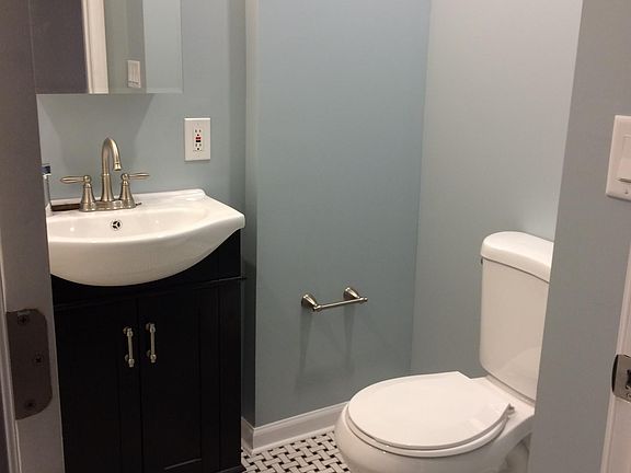 Bathroom - Vanity/Toilet