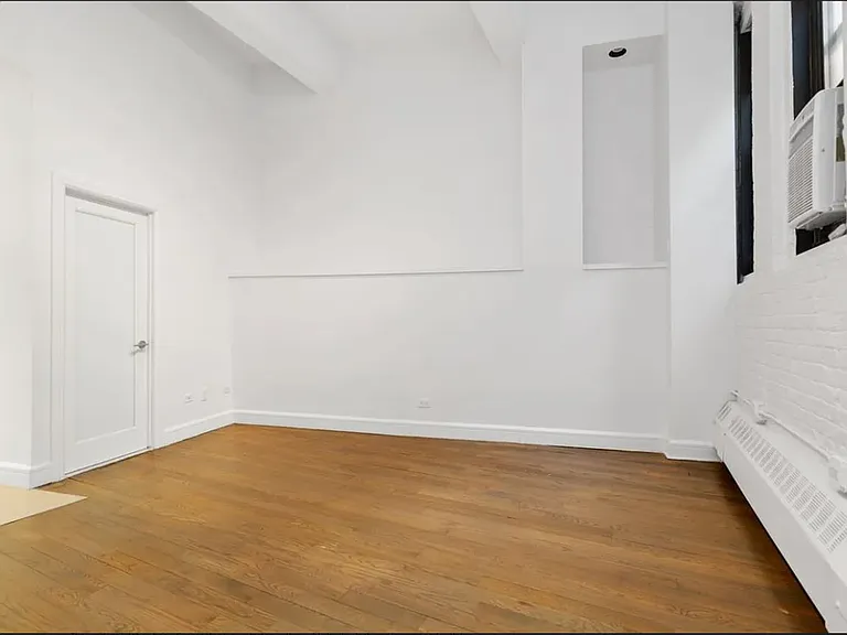 110 Greenwich St #7G — Photo 3