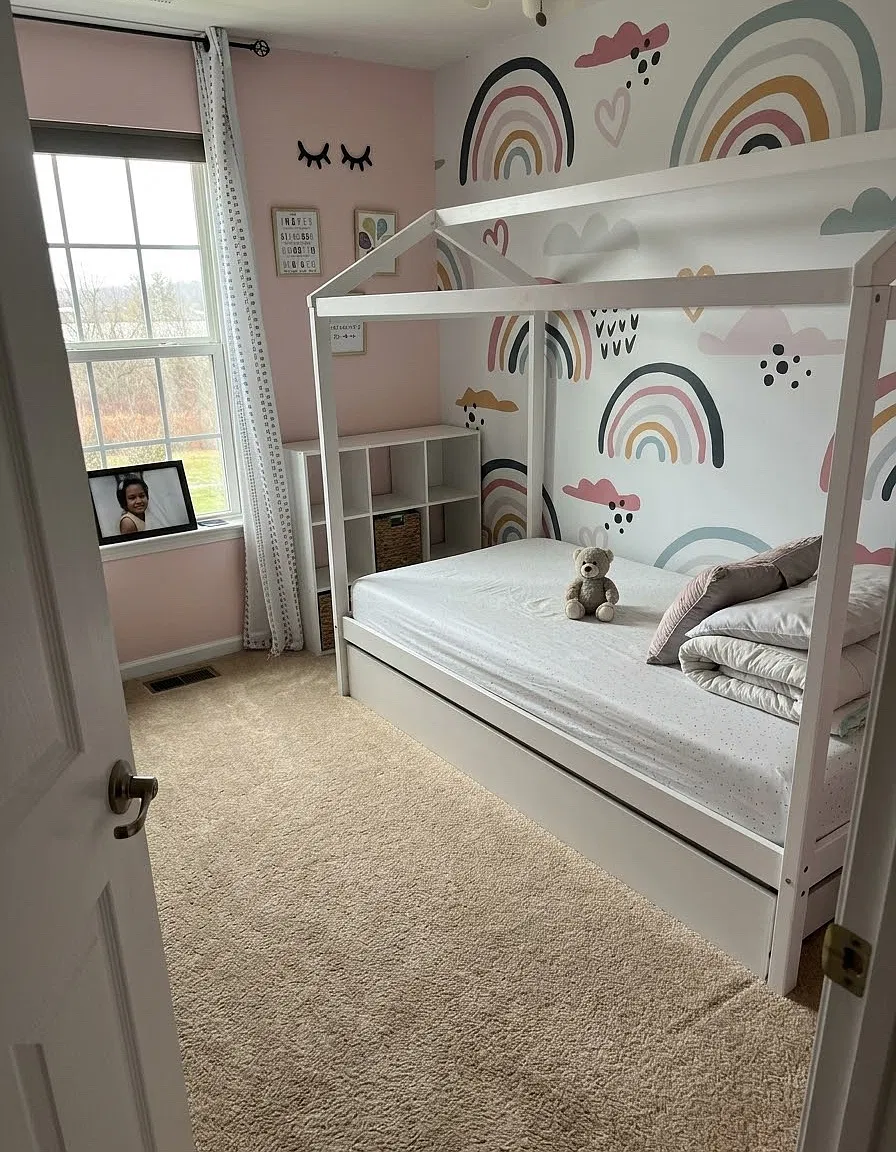 3 bed, 2.5 bath, 2484 sqft, $3,200 — Photo 2