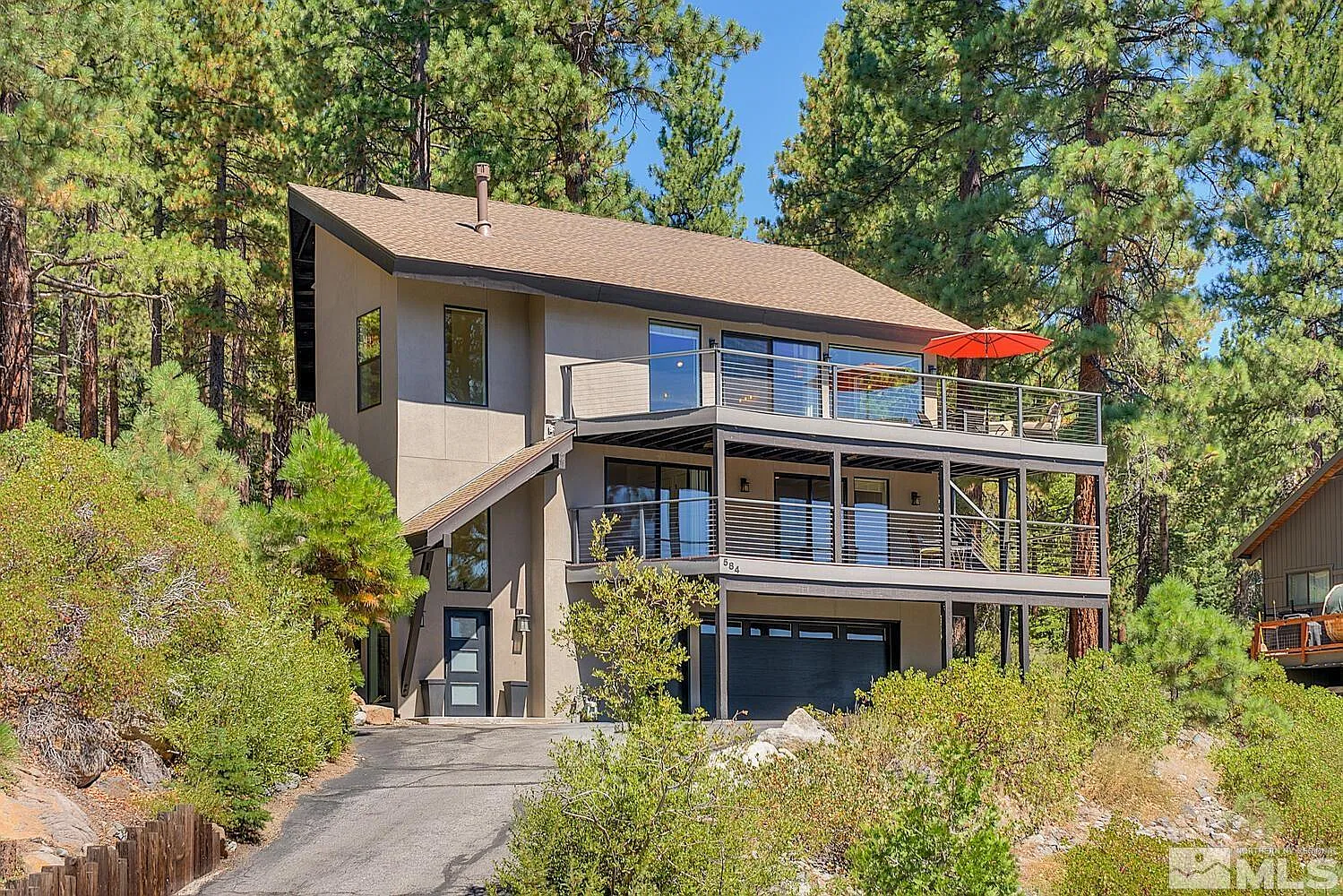 584 Valley Dr photo 1