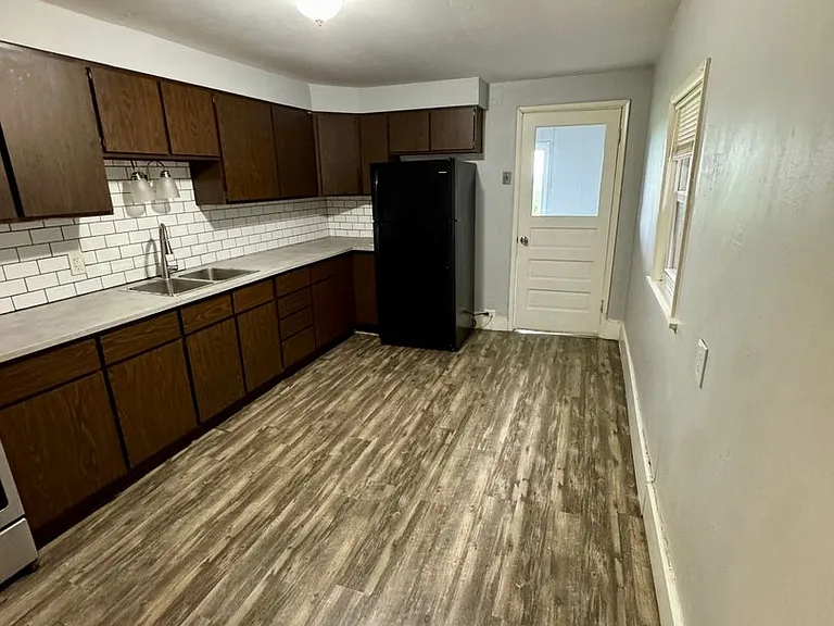 1810 Brownsville Rd — Photo 22