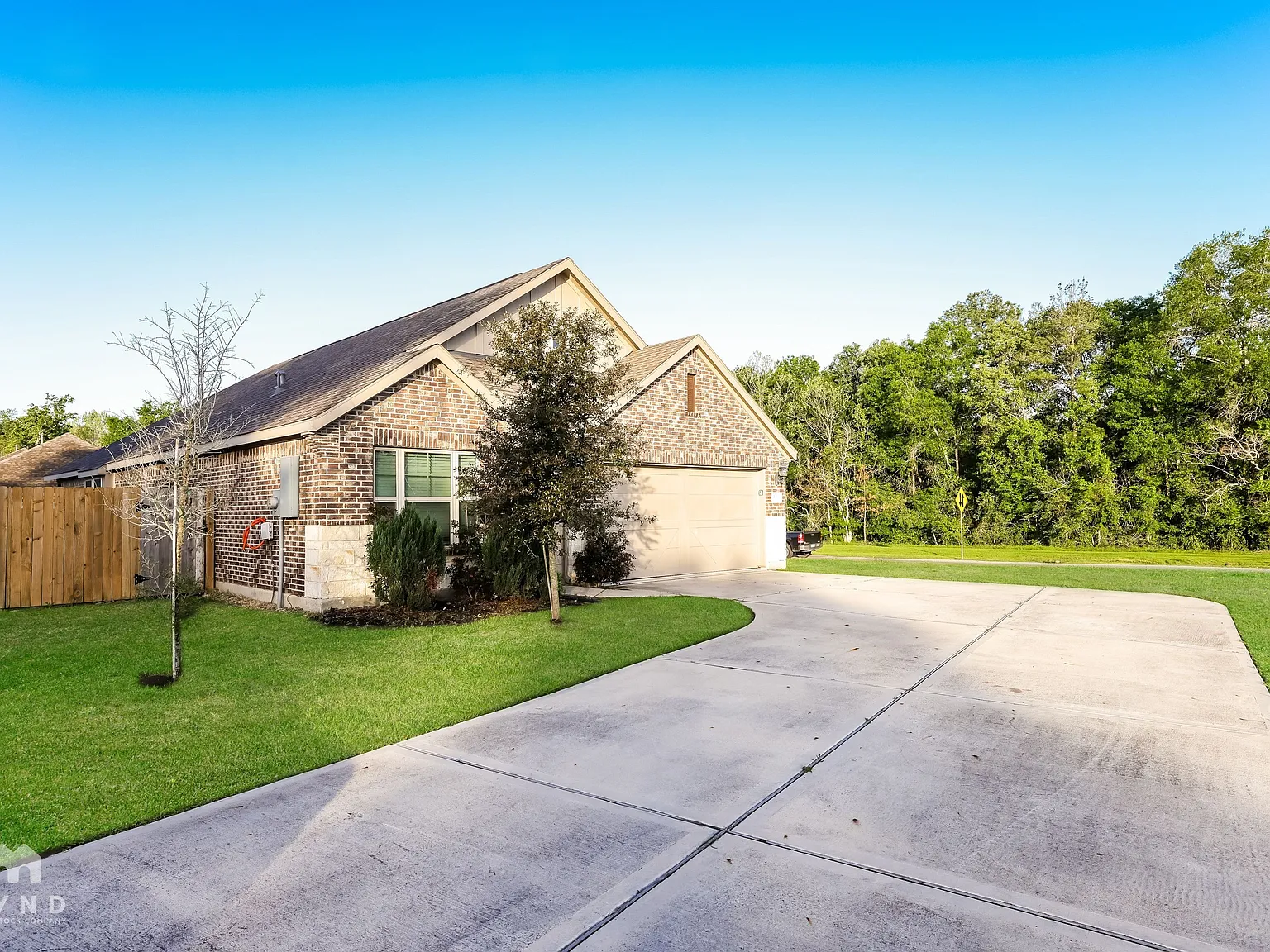 3 bed, 2.0 bath, 1518 sqft, $1,874 — Photo 2