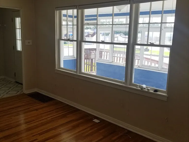 2221 Main St — Photo 8