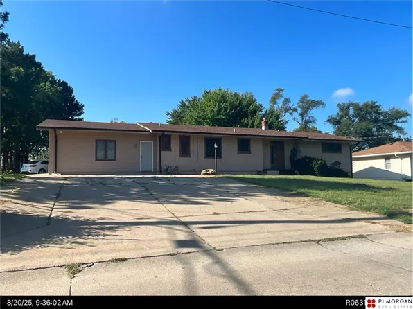 7305 Lake St, Omaha, NE 68134