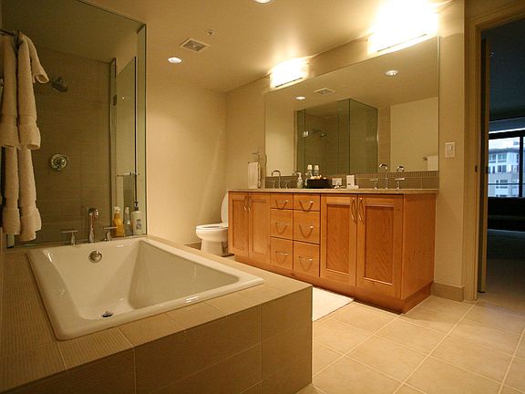 2nd image of 10650 NE 9th Pl #725