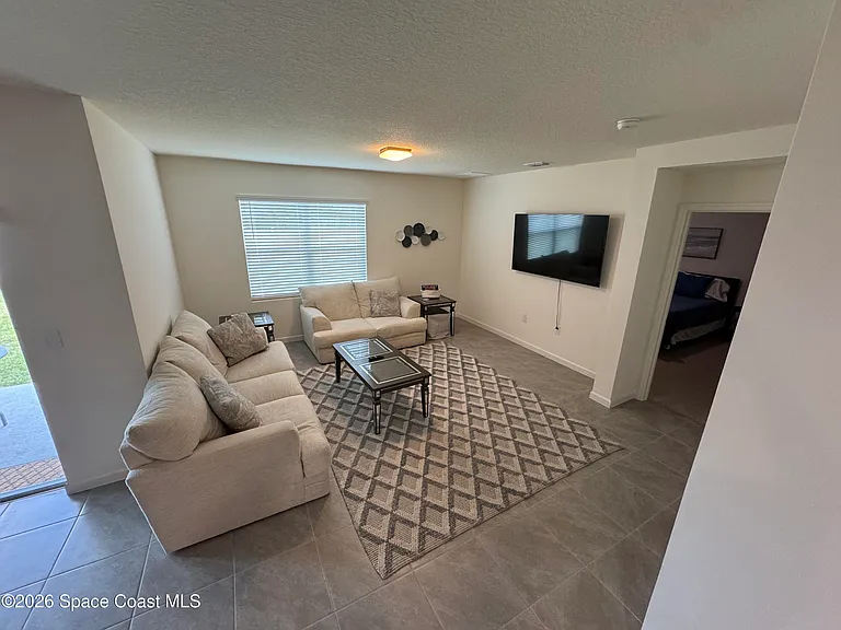 1349 Ashford Ave NE — Photo 3