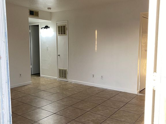 4th image of 2458 Roeding Rd APT A