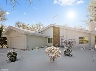 1224 Arlington Dr E, Hanover Park, IL 60133
