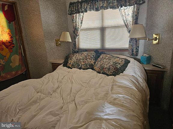 2nd image of 243 Nahma Ln #9
