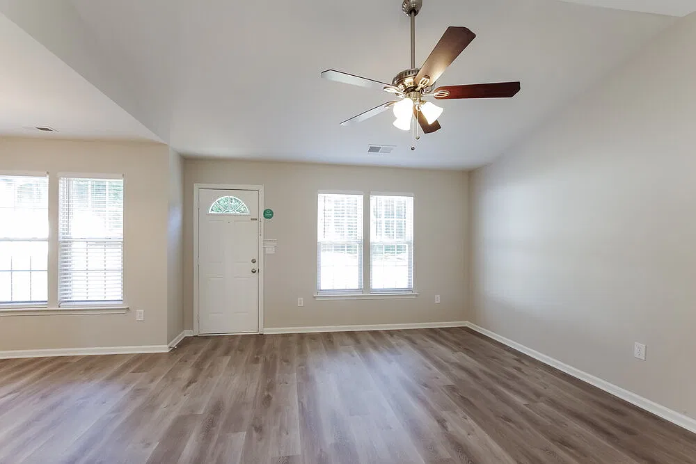3 bed, 2.0 bath, 1276 sqft, $2,780 — Photo 4