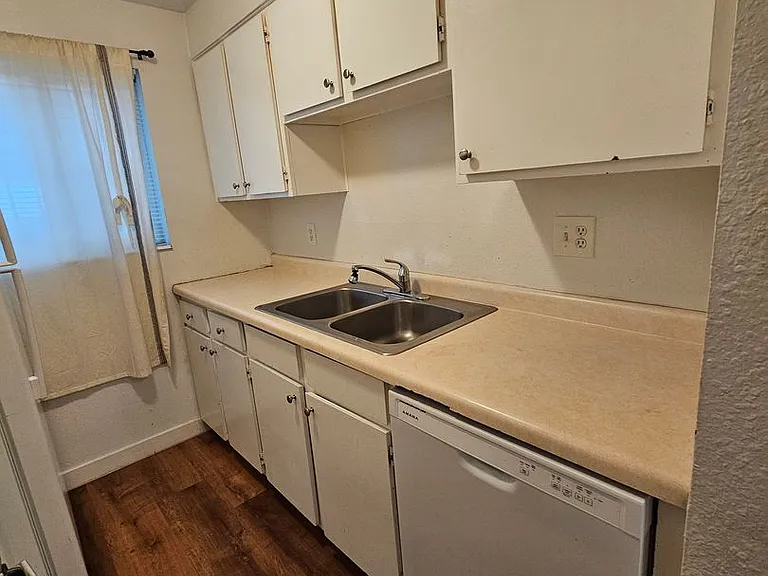 2707 S Adams Street — Photo 4