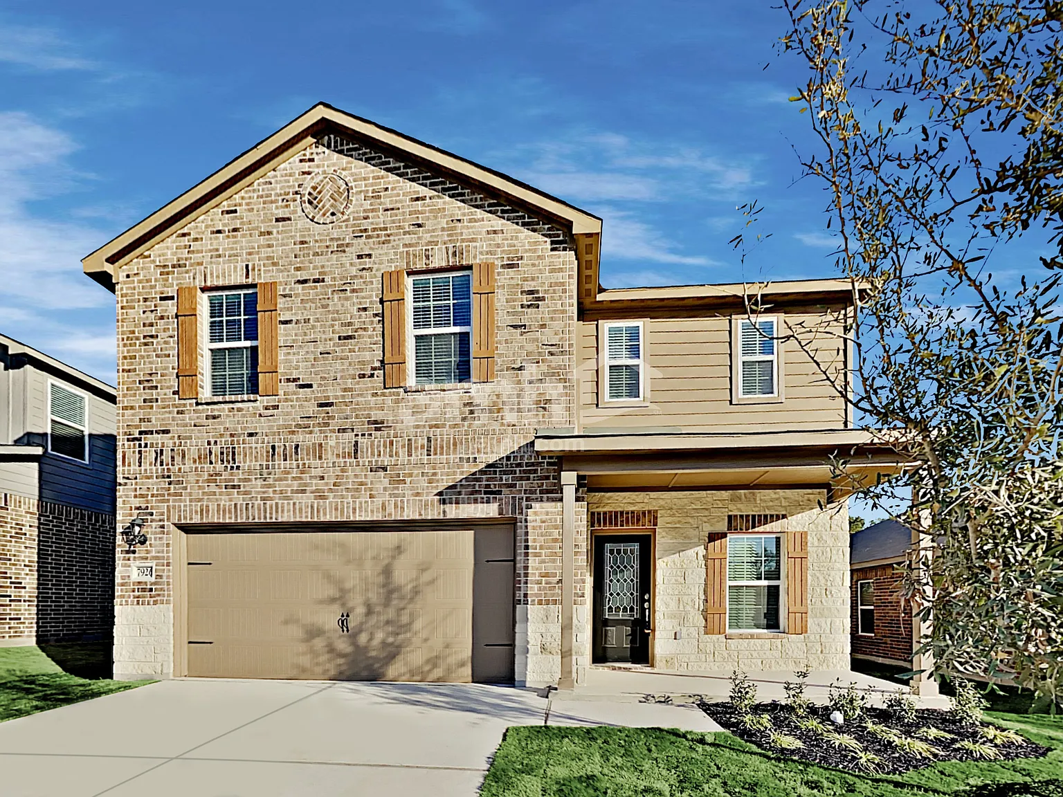 4 bed, 2.5 bath, 2198 sqft, $1,995 — Photo 1