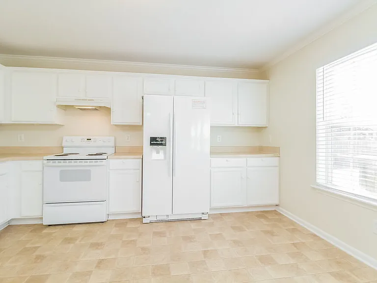 2164 Spring Hill Cir — Photo 7