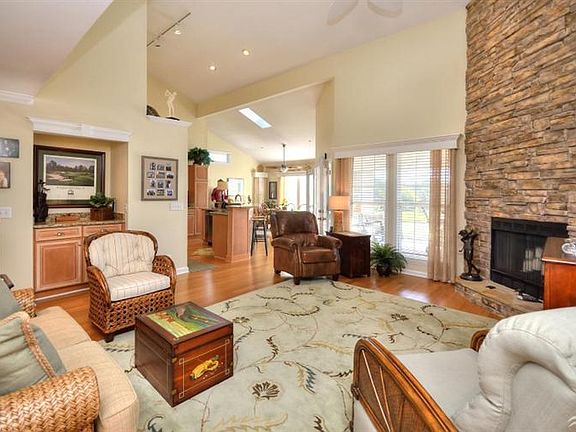 4th image of 3135 Lakeside Commons Drive SE #1
