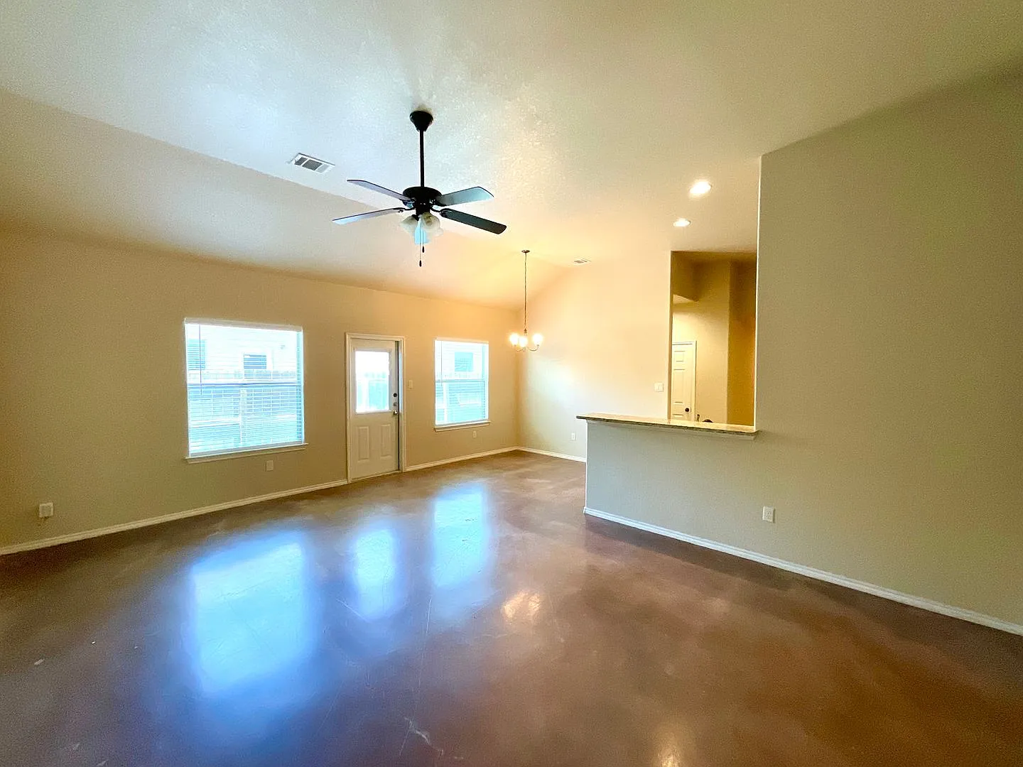 *Move In Special* High Ceilings, Fenced Yard & 2-Car Garage New Braunfels Living! — Photo 2