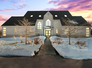 8500 W Hawthorne Rd, Mequon, WI 53097