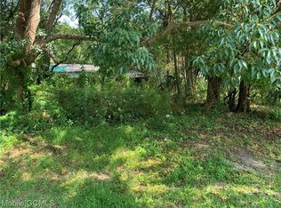106 Thompson Blvd, Chickasaw, AL 36611
