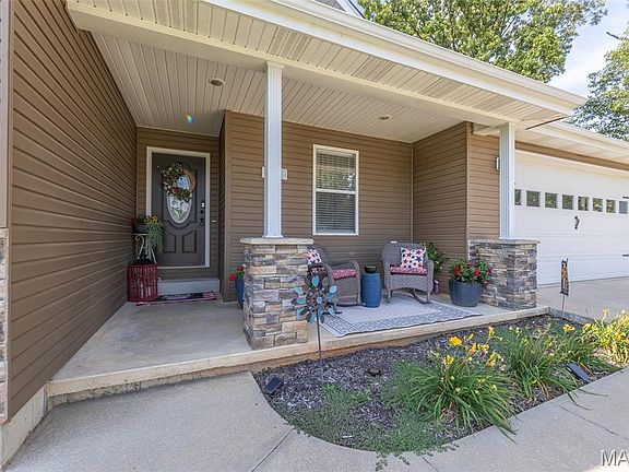 3rd image of 347 Christina Ln