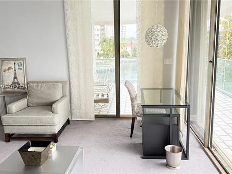 19707 Turnberry Way #Townhouse 6 — Photo 11