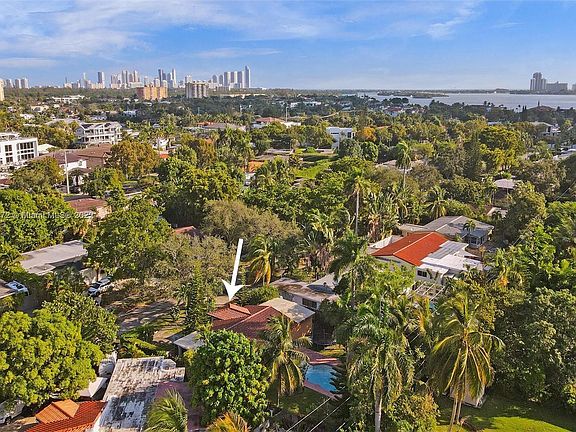 5th image of 2052 Alamanda Dr