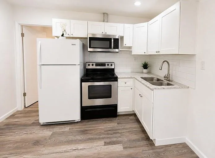 3903 Midforest Dr — Photo 6