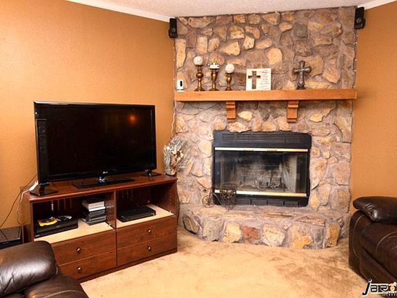3rd image of 8947 Hawthorne Dr
