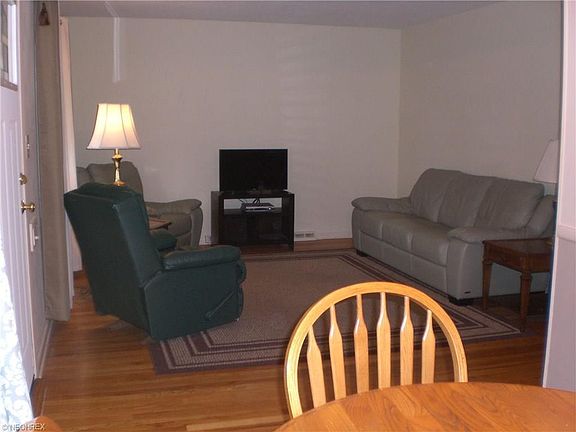 4th image of 8812 Fernhill Ave