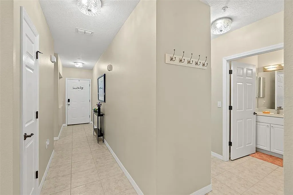 2 bed, 2.0 bath, 1238 sqft, $2,200 — Photo 3