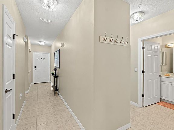 3rd image of 1000 Canopy Walk Ln APT 1013