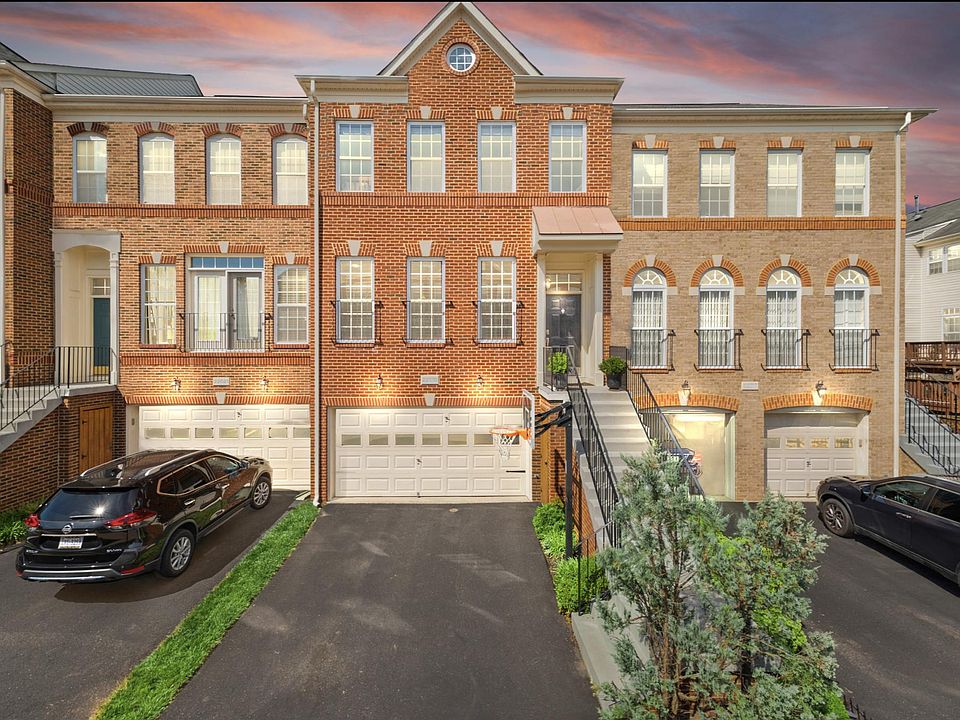 1st image of 22019 Dilworth Sq