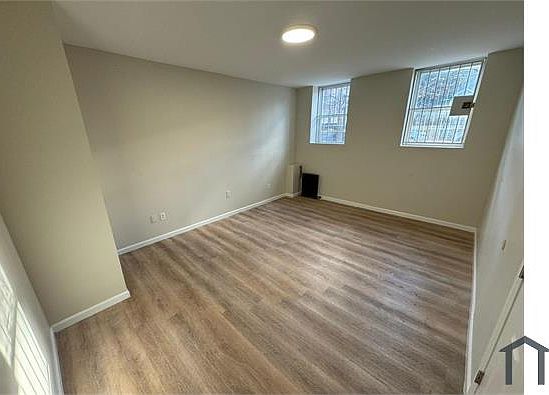 3rd image of 15 Goldsmith Ave APT 1