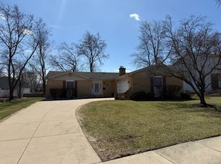 2015 Sheffield Ln, Wheaton, IL 60189