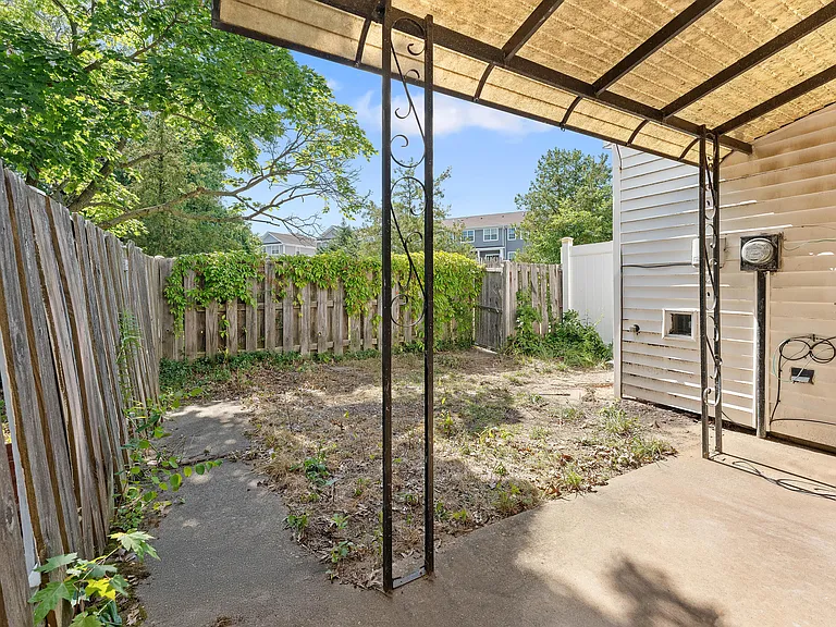 35 Rockland Dr — Photo 24