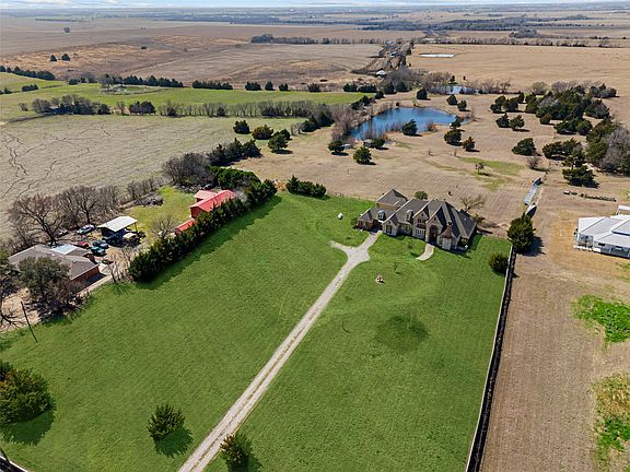 4th image of 4026 Howard Rd