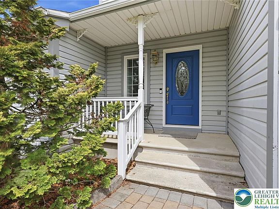 3rd image of 1011 Johnston Dr