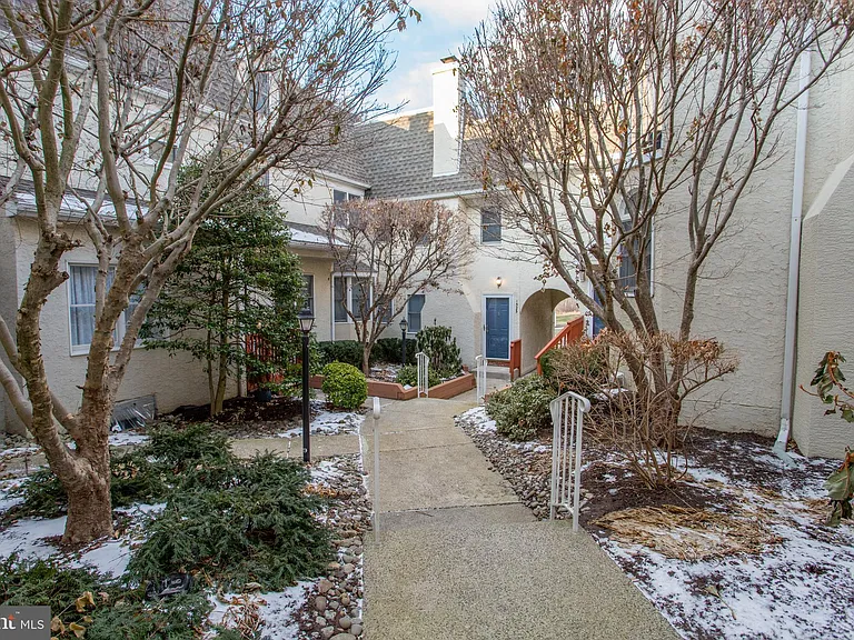 1529 Margaret Ct — Photo 5