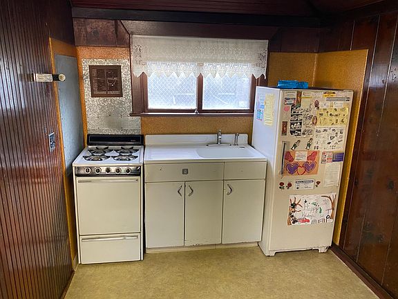 3rd image of 1131 Punta Gorda St #A
