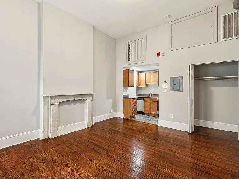 1931 Chestnut St #2D — Photo 2