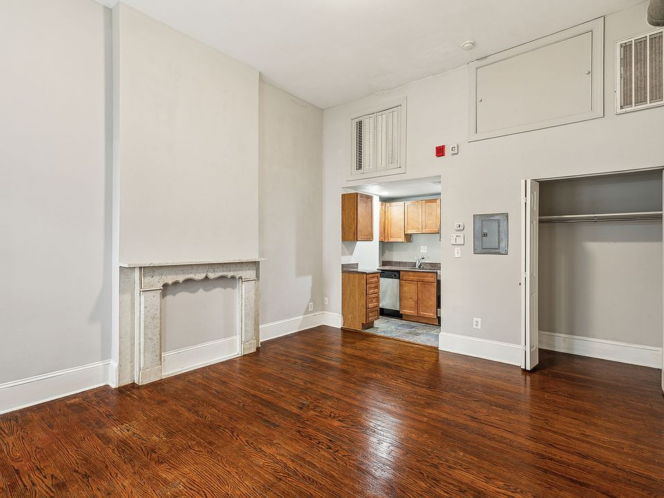 1st image of 1931 Chestnut St #12