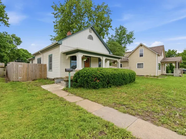 1411 Pierre St, Manhattan, KS 66502