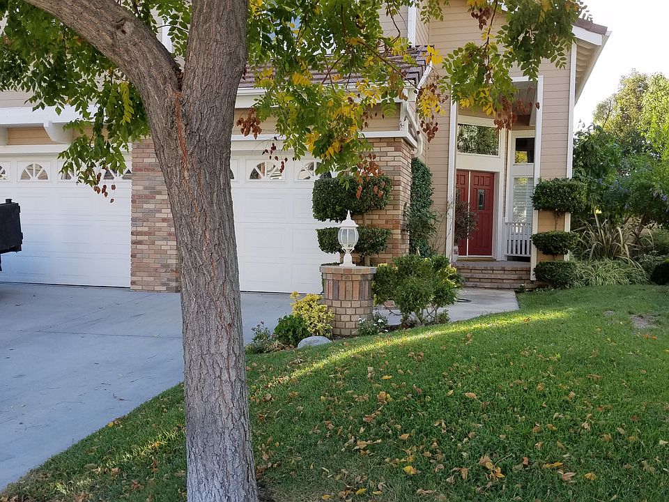 1st image of 27468 Whitefield Pl