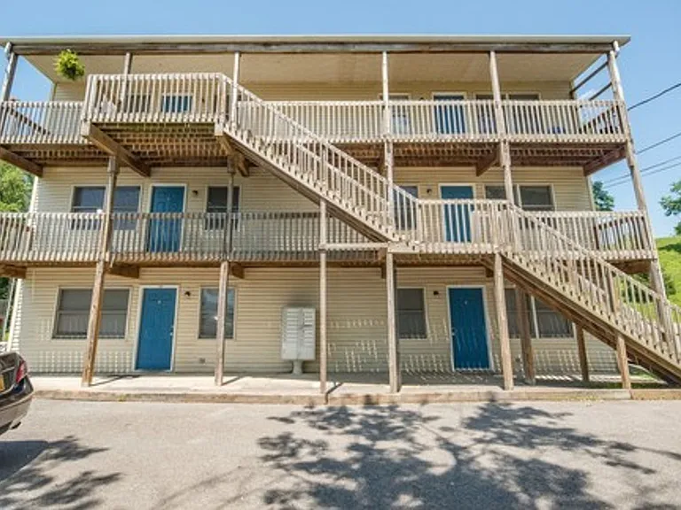2858 University Ave — Photo 44