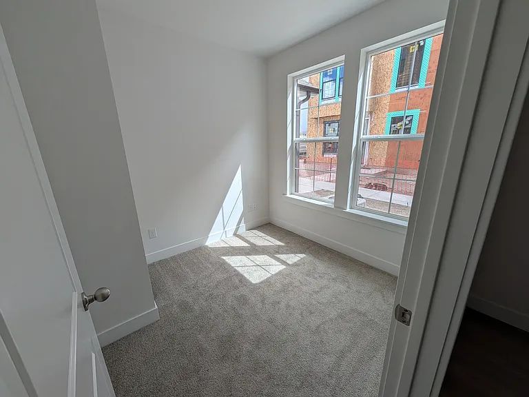 Main level bonus room. Great office space.