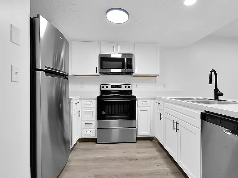 Oak Bend Commons — Photo 15