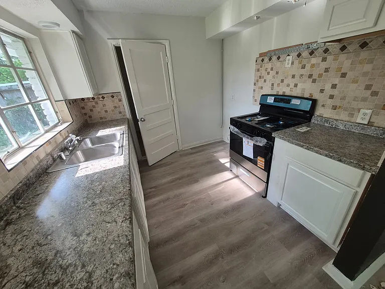 10221 Bretton Dr — Photo 21