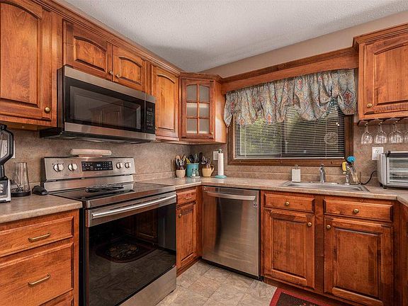 4th image of 9 Hill N Vale Ln #9