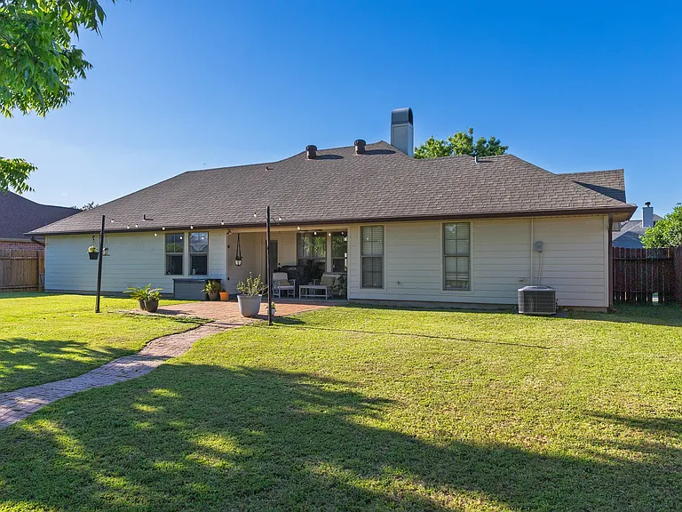 303 Spike Ln — Photo 18