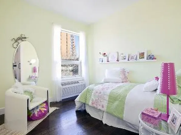 5 Roebling Street image 1 of 8