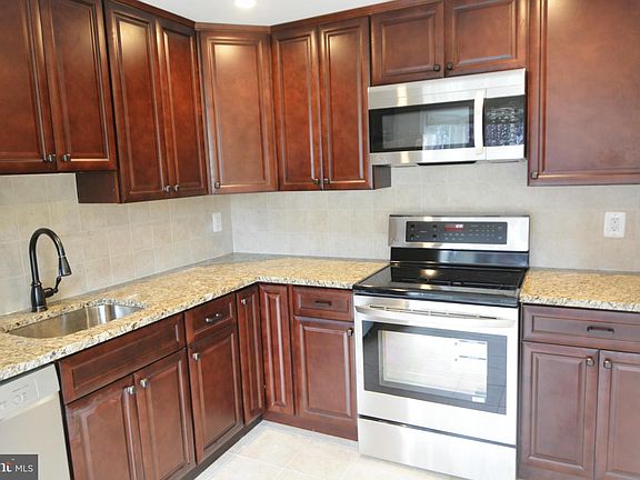 2nd image of 7341 Crestleigh Cir