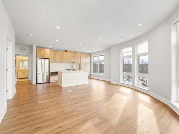 450 Springfield Ave #320